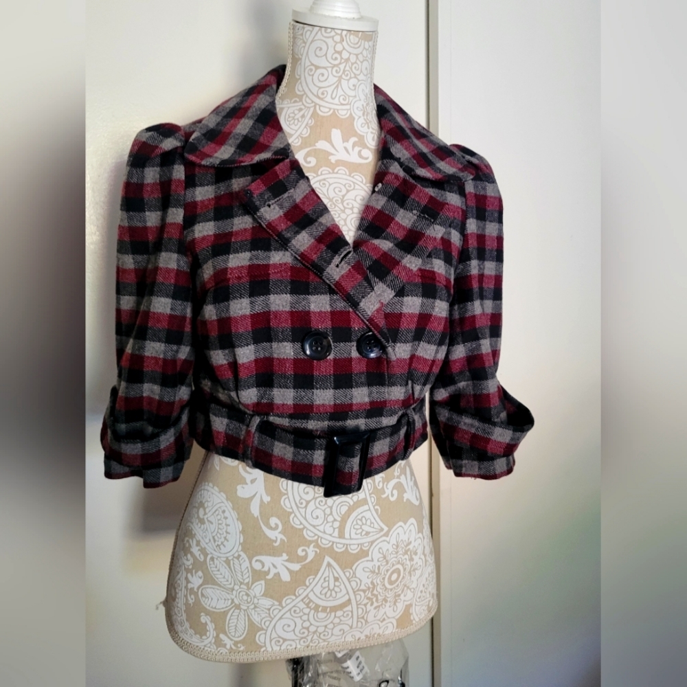 Belted, quarter sleave, plad coat